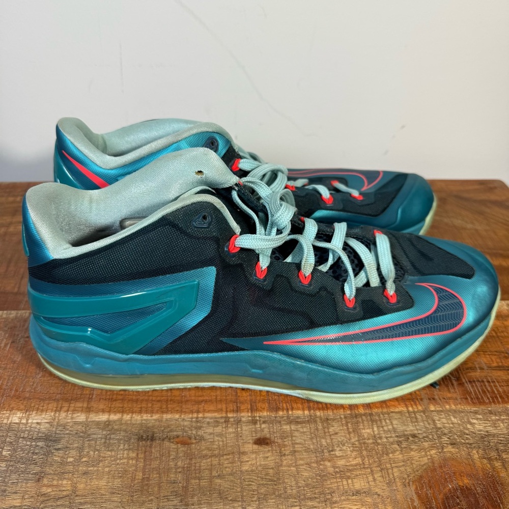 Nike LeBron Low Turbo Sneakers, Men’s 11.5